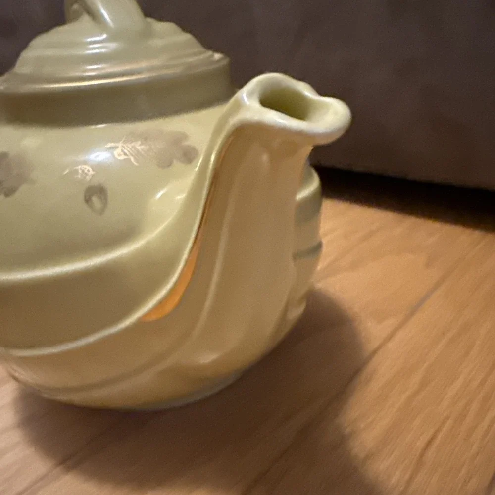 Vintage Hall #799 6-Cup Yellow Teapot w/Leaf Designs Excellent Condition!!